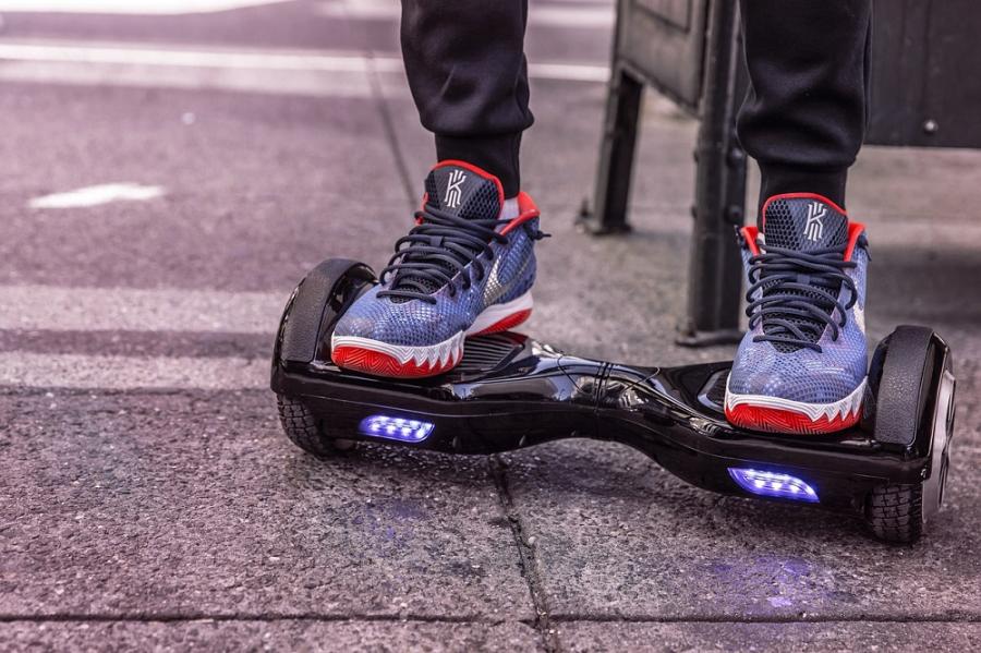 Vreemde voertuigen zoals Hoverboards maken hun opwachting. Hoe weet je of deze nieuwe vervoersmiddelen goed verzekerd zijn?